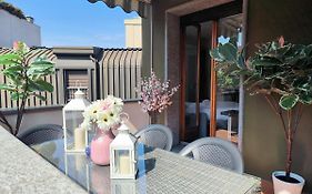 Exclusive And Unobtainable Big Terrace In Milano Downtown With Ac, Wifi, Subway M1 And M2 In Shopping Area